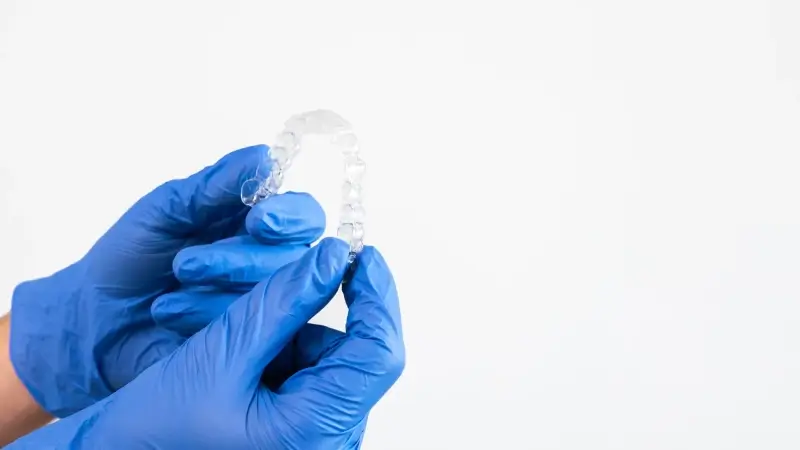 Czy leczenie Invisalign boli?